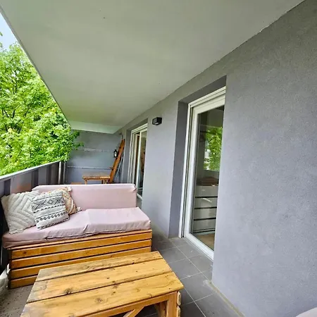 T2 Elegant Avec Terrasse Proche Du Du Bourget Ле-Бурже-дю-Лак