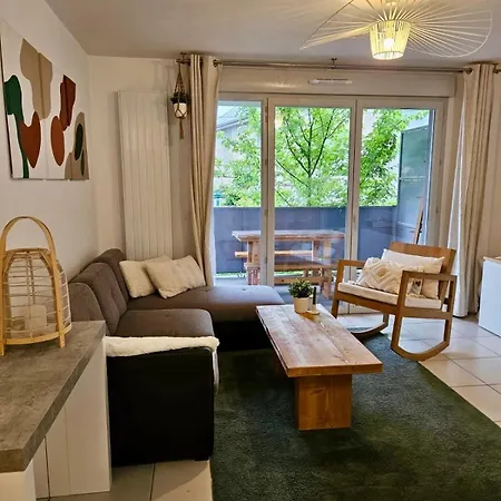 Appartement T2 élégant Avec Terrasse Proche Du Du Bourget