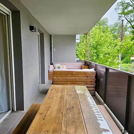 Appartement T2 élégant Avec Terrasse Proche Du Du Bourget